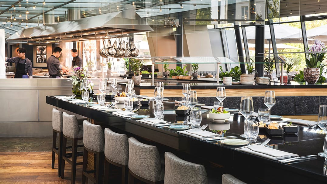 Lange Dinnertafel im Restaurant Bellpepper im Hotel Hyatt in Mainz 